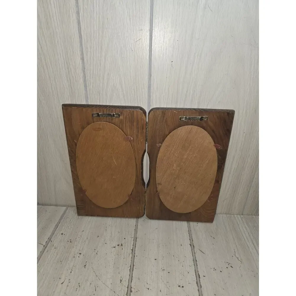 Vintage 70s Carved Wood Dual Bi-Fold Picture Frame Double Oval Window 5x7